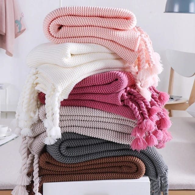 Supper Soft Knitted Throw Blanket