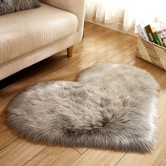 60cm Love heart faux fur Rug