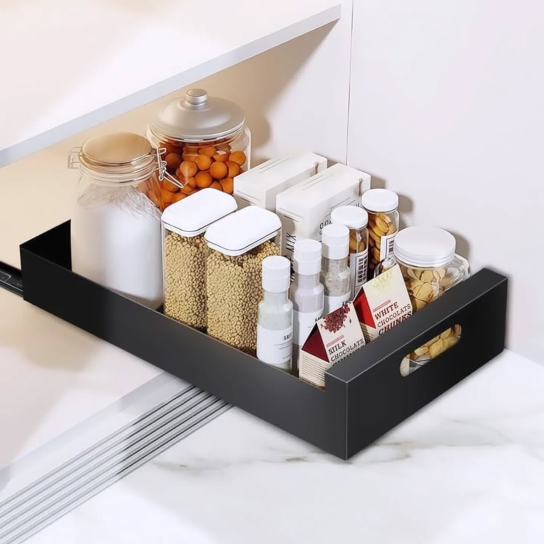 Pullout cabinet organizer