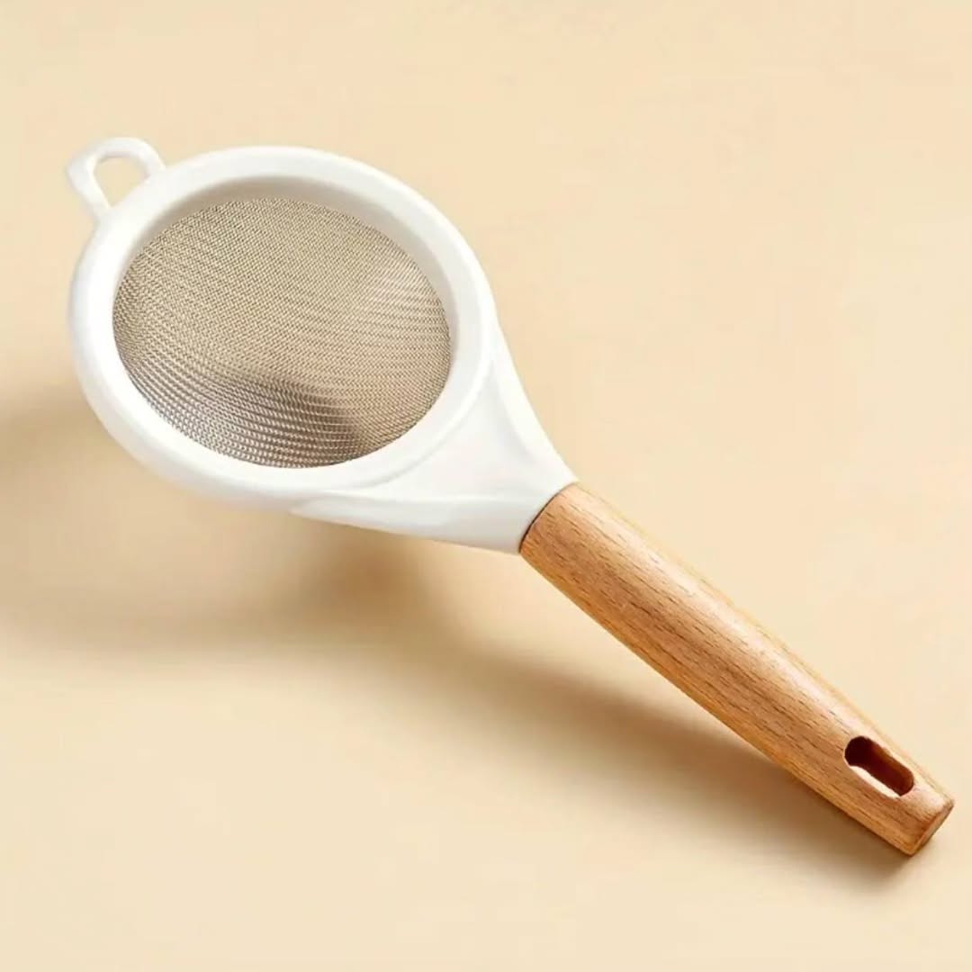 Wooden handle stainless mesh sieve