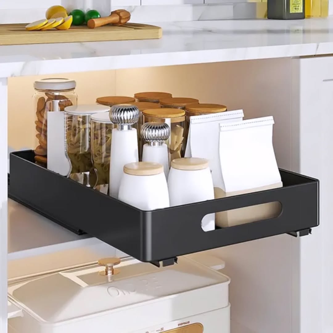 Pullout cabinet organizer