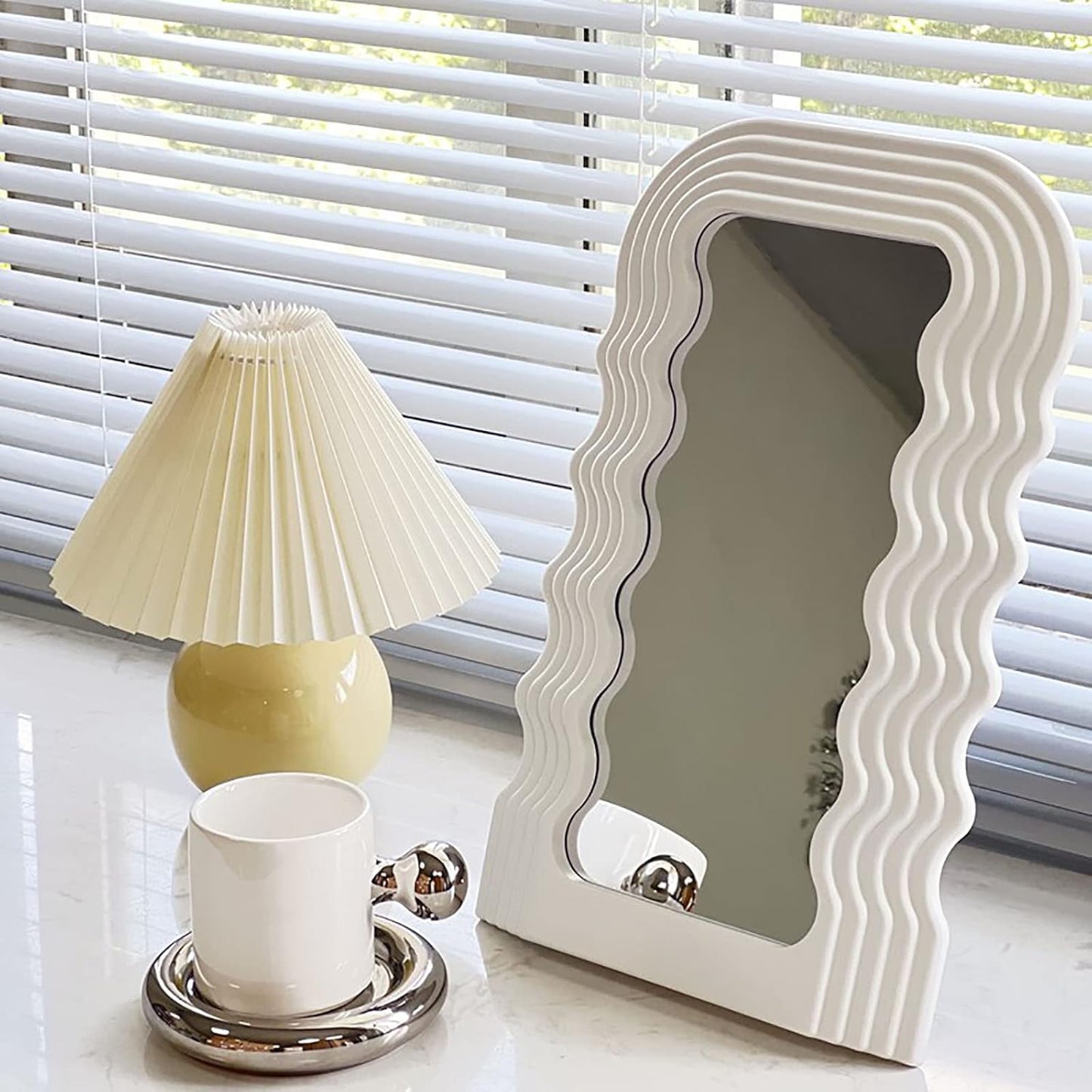 Desktop Wavy Mirror