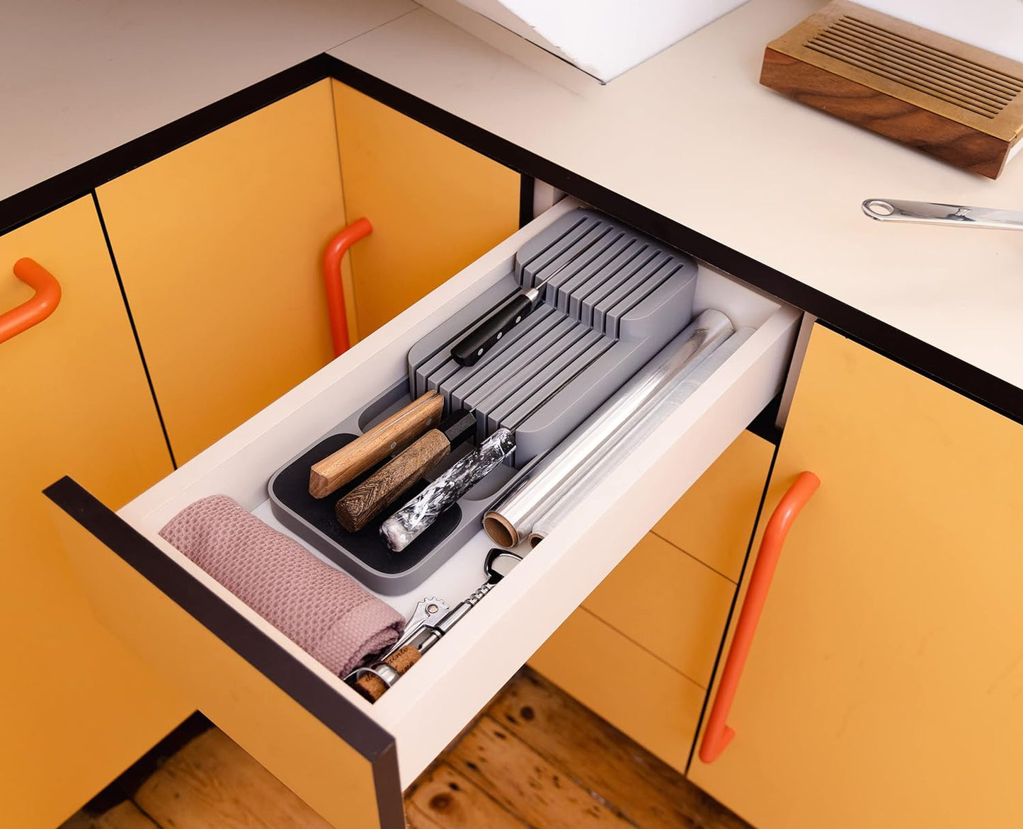 Compact Knife Organizer